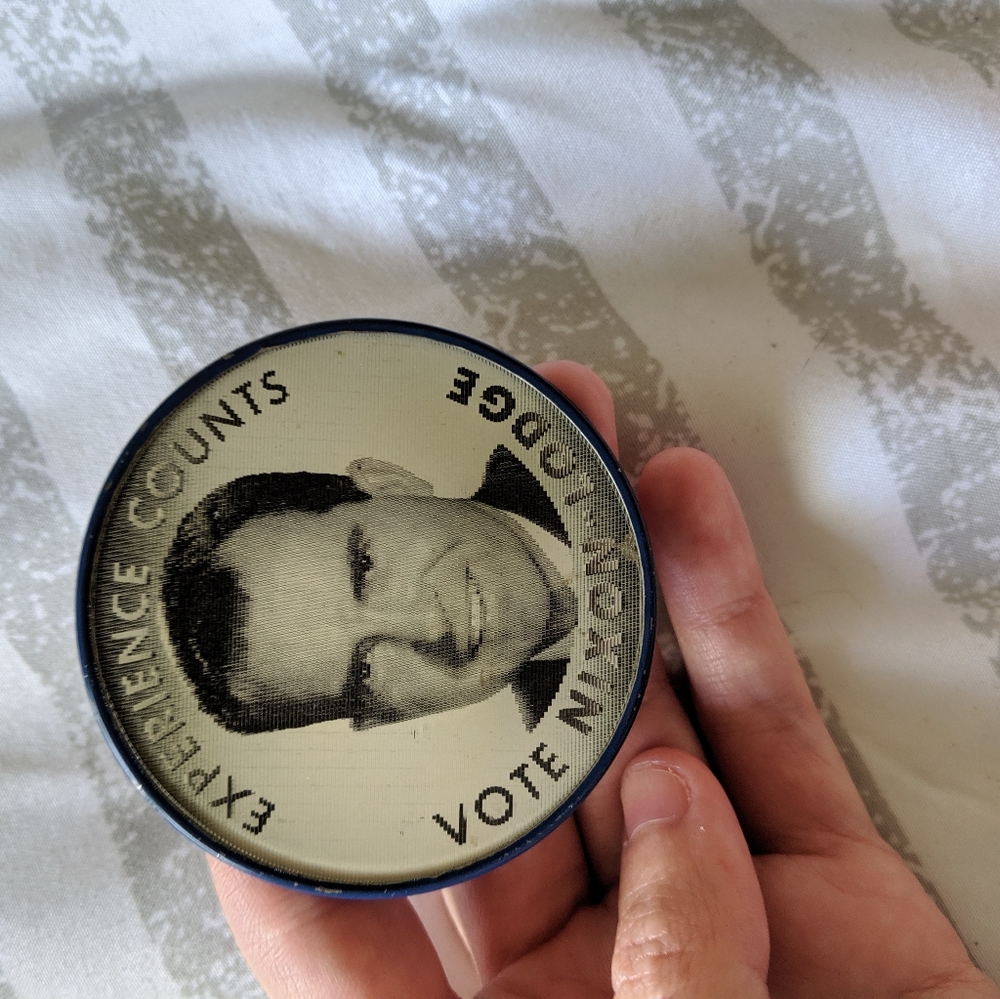 Vintage Nixon hologram pin president